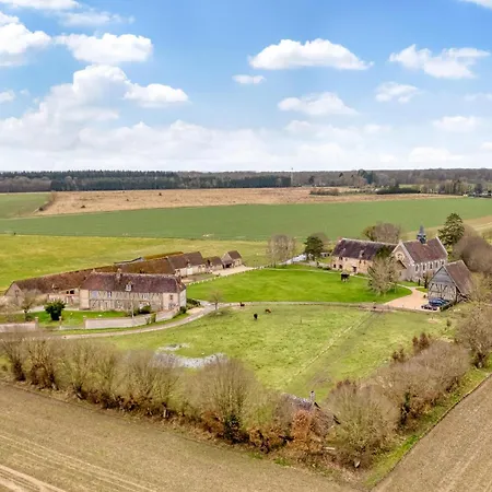 Stunning In De Breteuil *